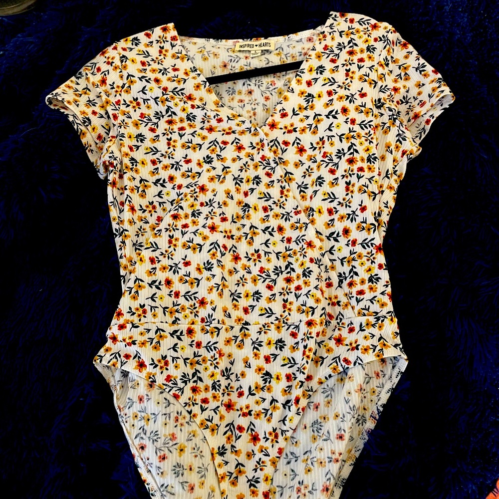 *NEW* bodysuit white w/ yellow and orange small  flowers L bodysuit never worn